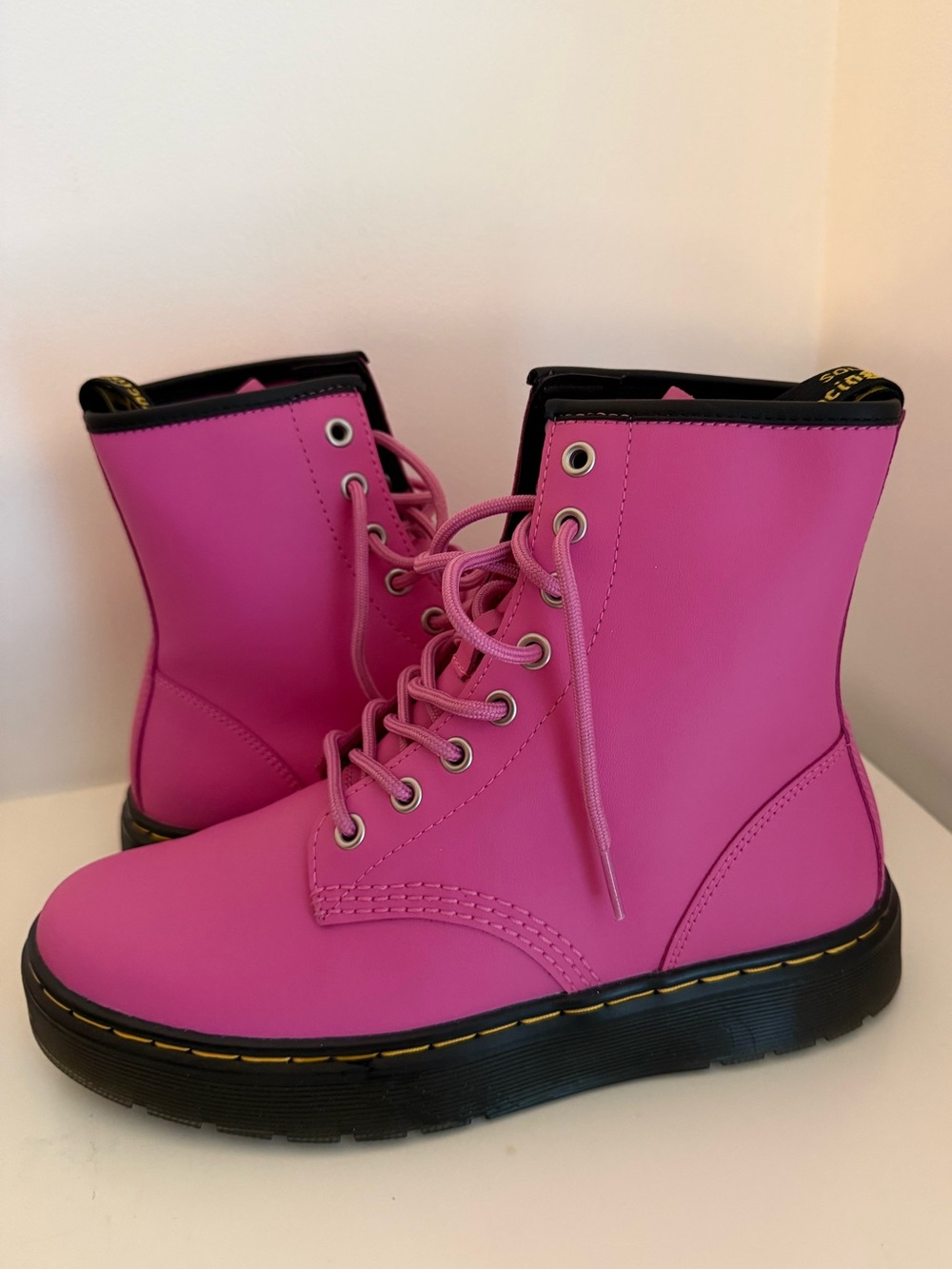 Dr. Martens Zavala boots NEW